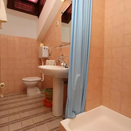 Gostinjska kuća Double Starigrad 6594a Starigrad Paklenica